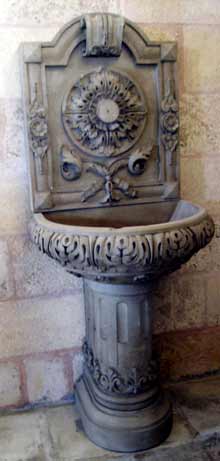 Arte sculture: fontana in pietra